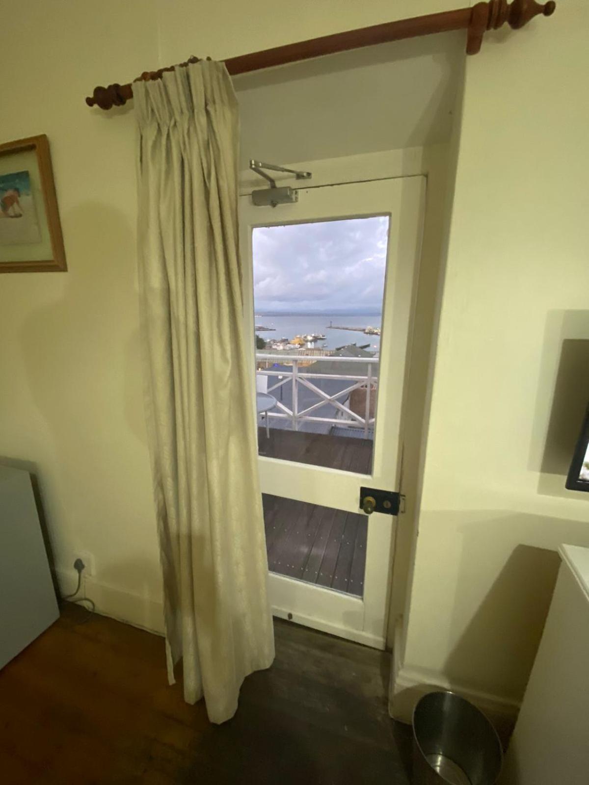 Green Door Guesthouse Моссел-Бей Номер фото