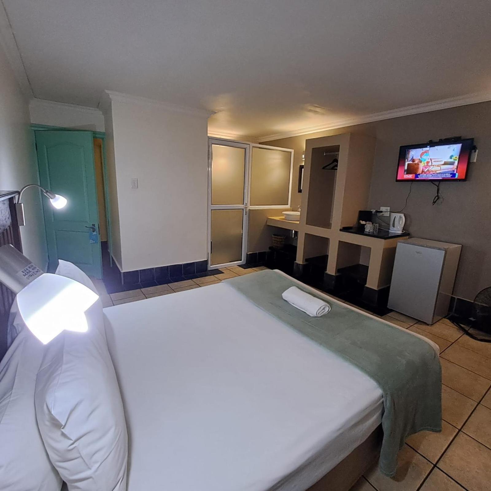 Green Door Guesthouse Моссел-Бей Номер фото